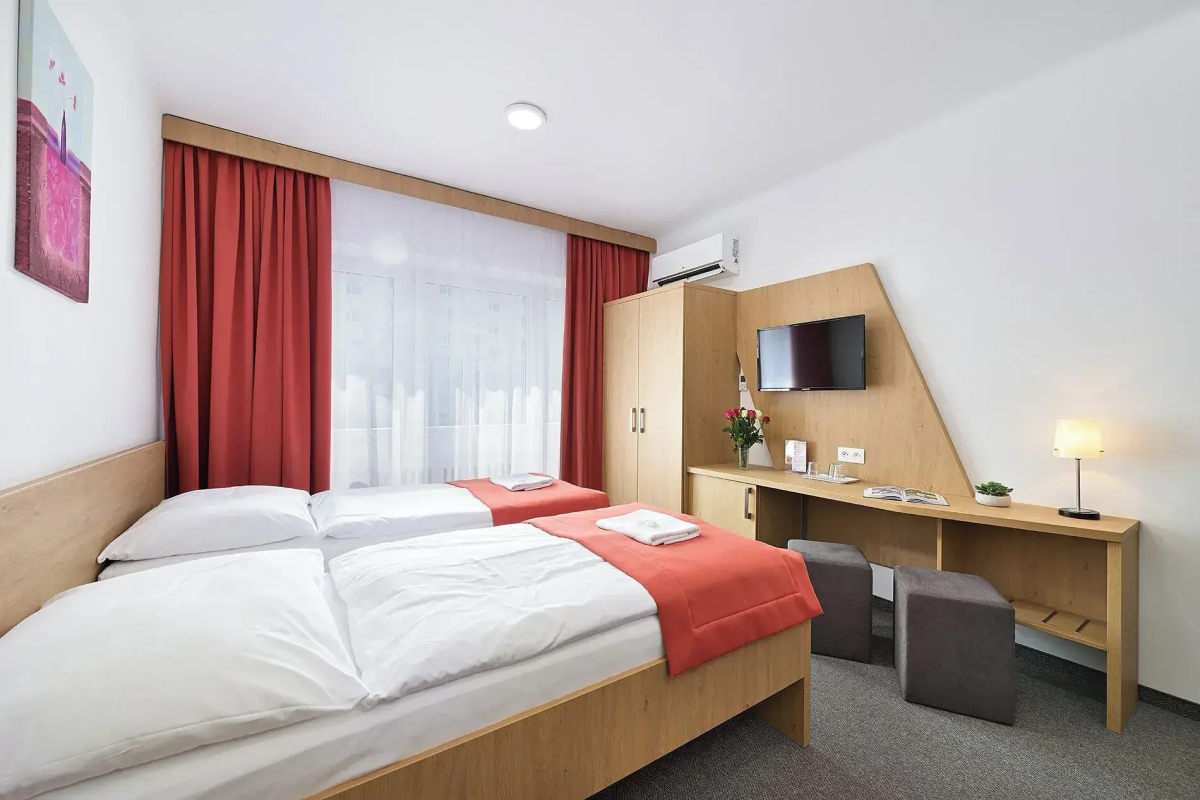 Hotel Plus