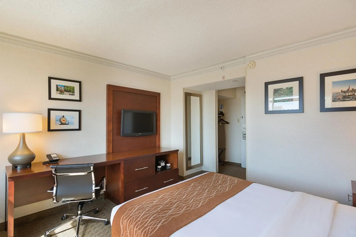 Comfort Inn by the Bay