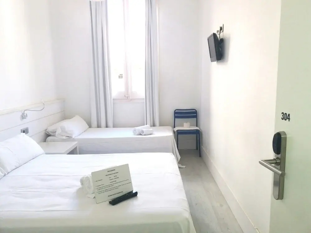 Hostal Express by gaiarooms