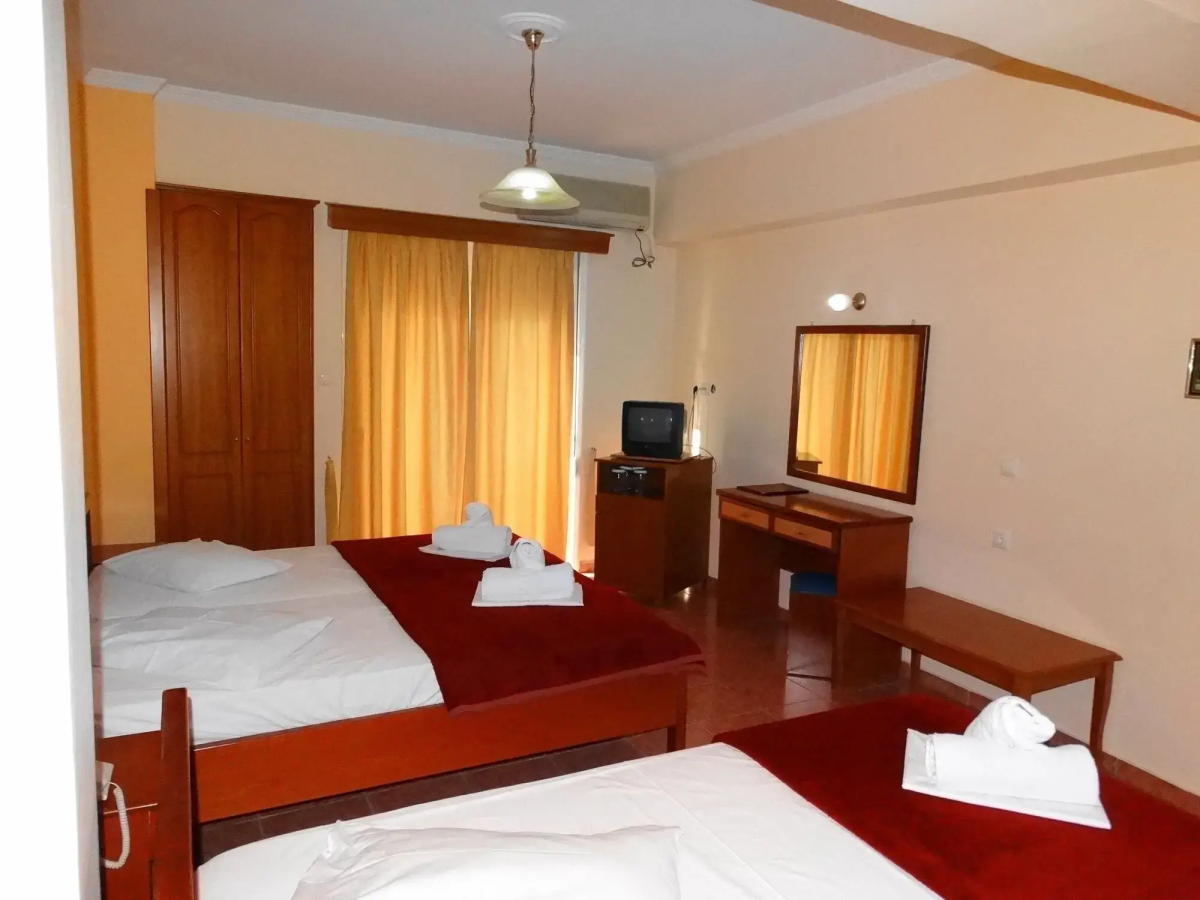 Faros 2 Hotel
