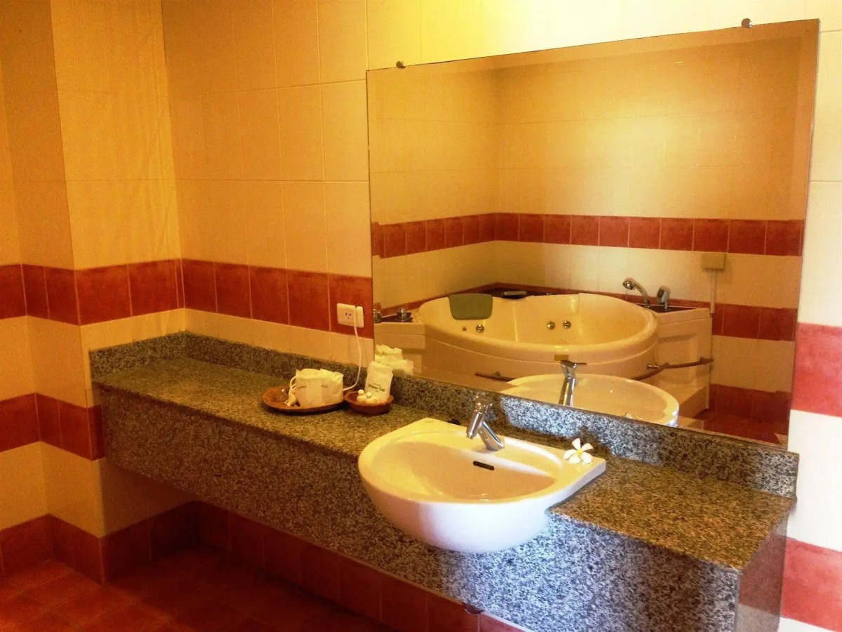 Phuphaya Resort Pattaya