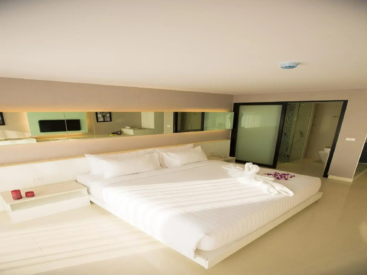 Serenotel Pattaya Beach Front