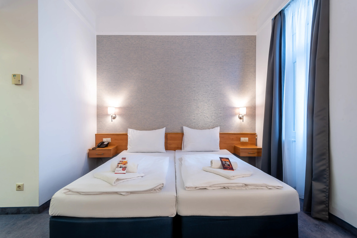 Отель East City