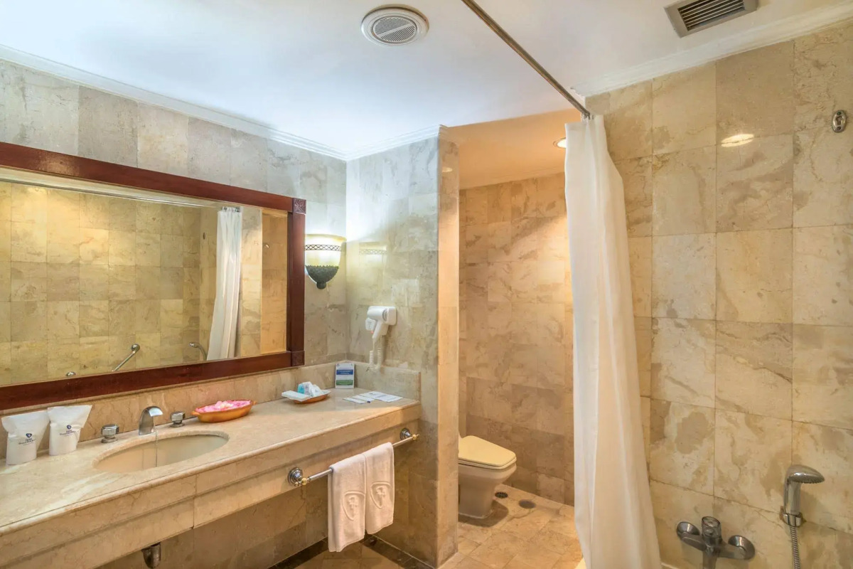 Отель Bali Beach