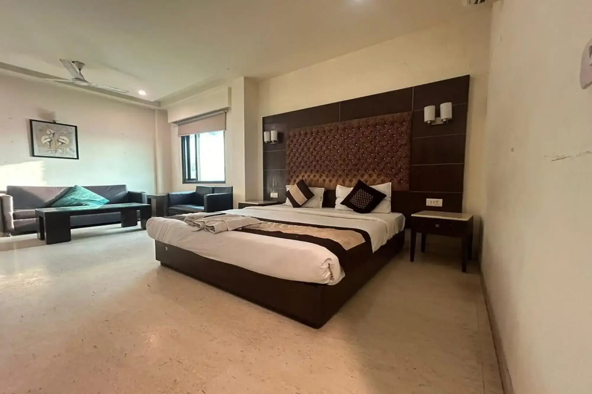 The Metropolis Guest House Near RK Ashram Metro Station