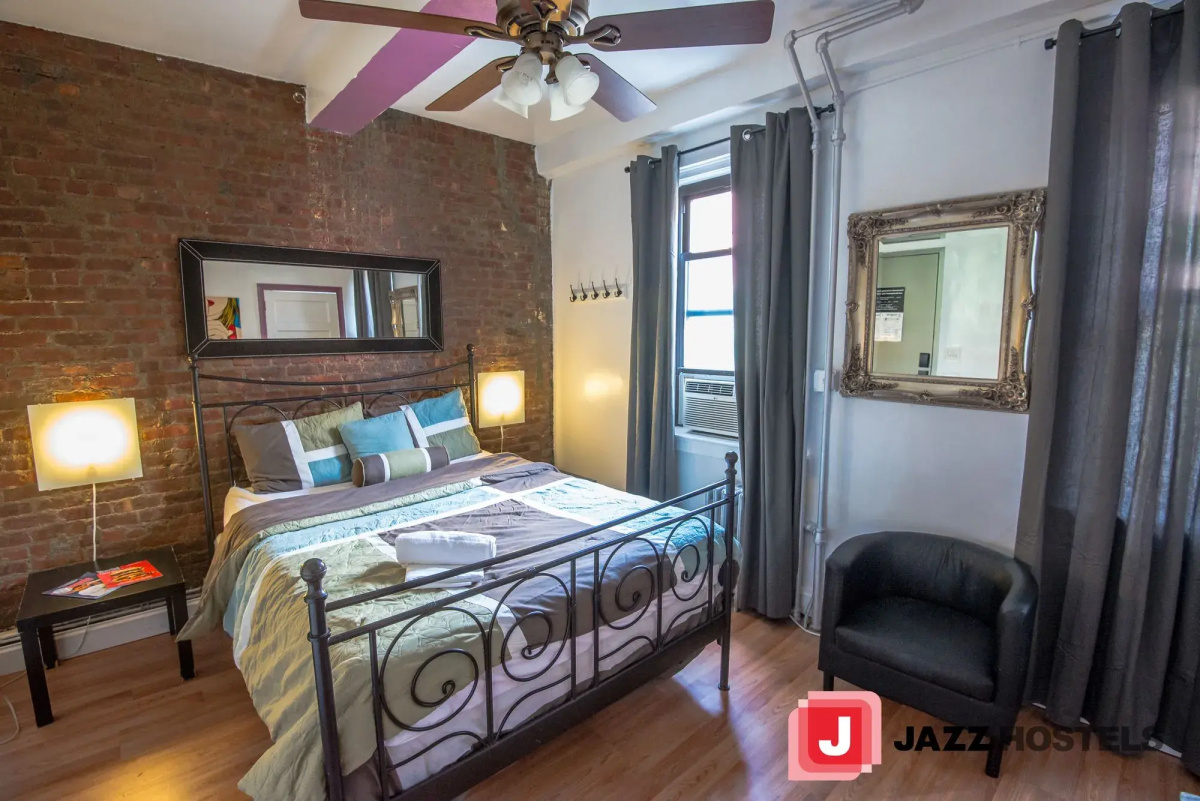 Jazz on the Park Hostel