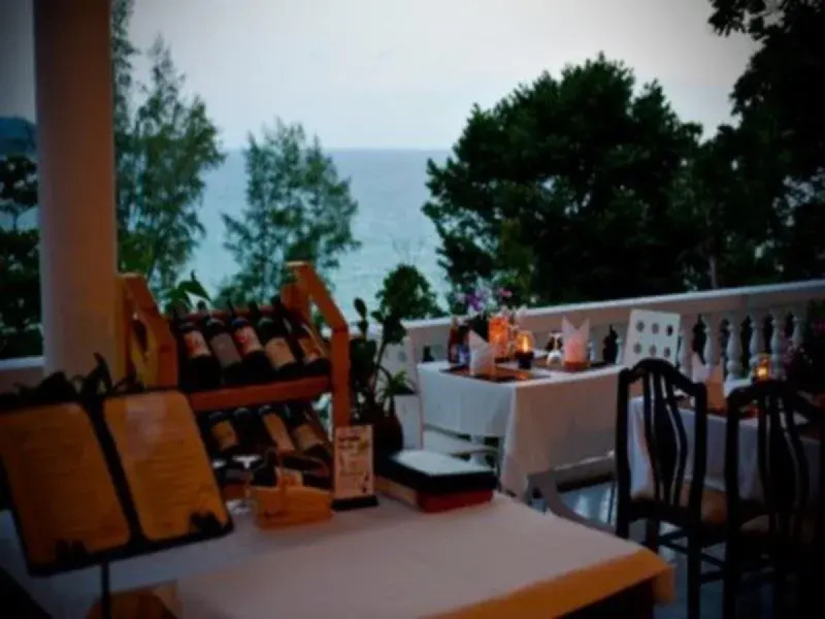 Karon Cliff Contemporary Boutique Bungalows