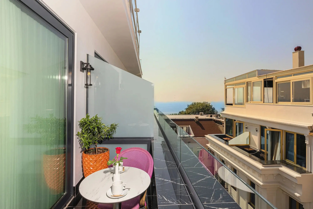 The Magnaura Palace Hotel