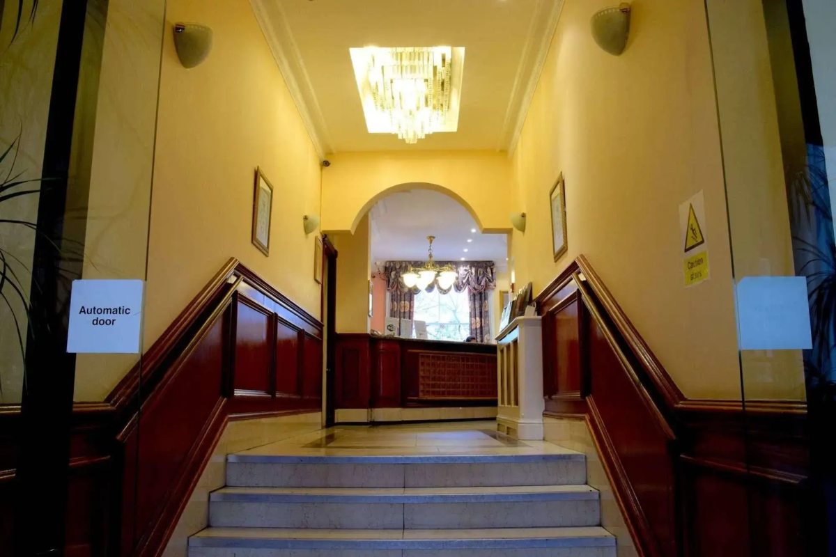 Pembridge Palace Hotel