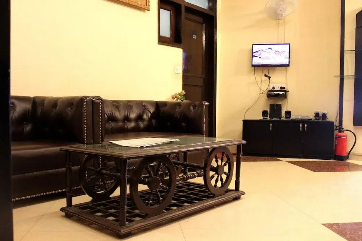 OYO 305 Hotel Rajdeep Palace