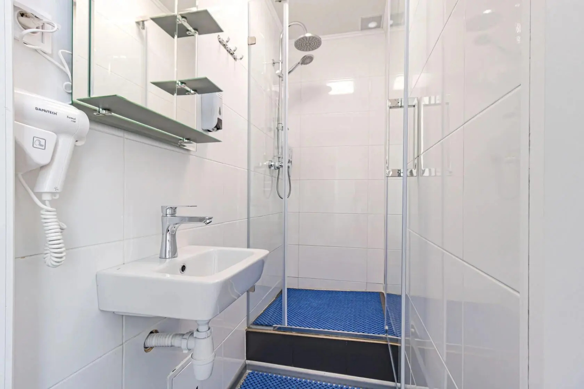 Отель Caps Lock Airport Hotel (Капс Лок Аэропорт)