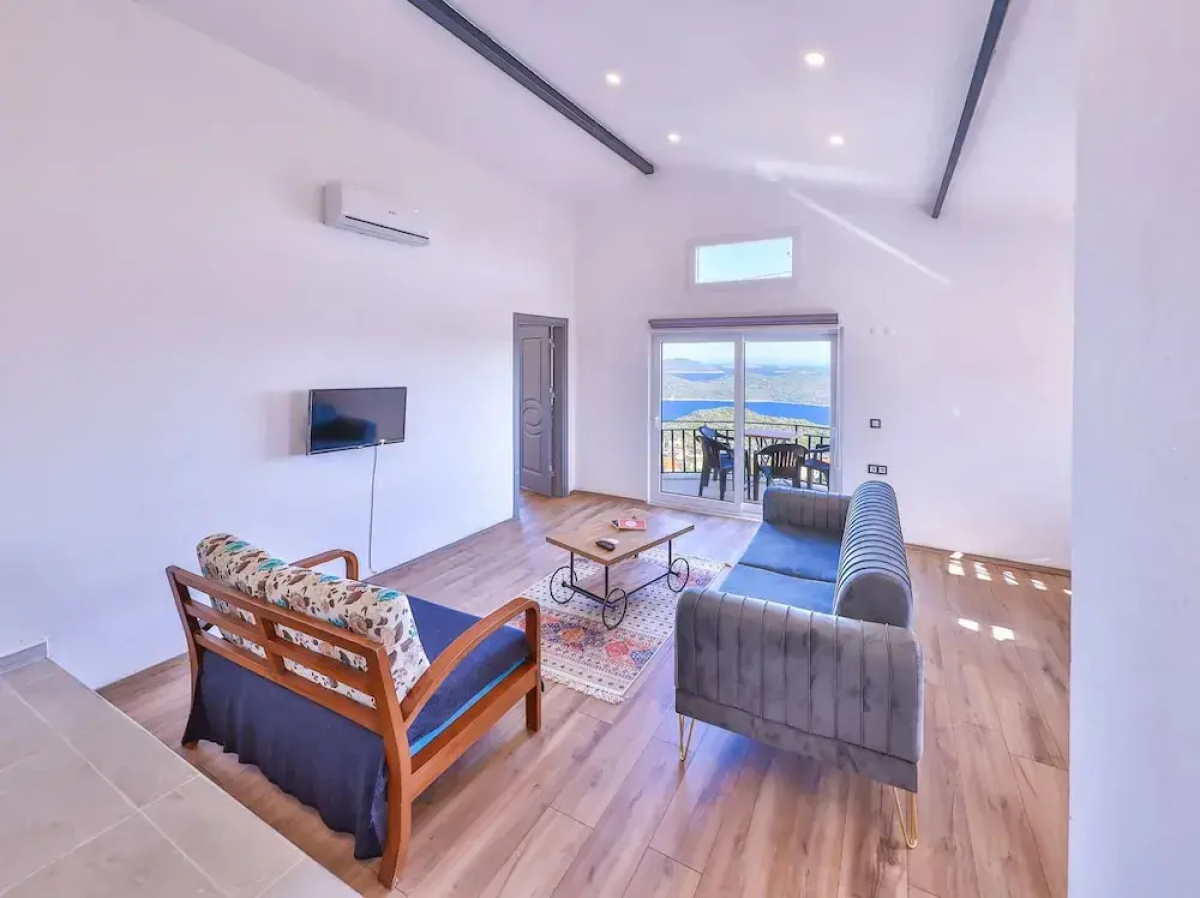 3 House Apart