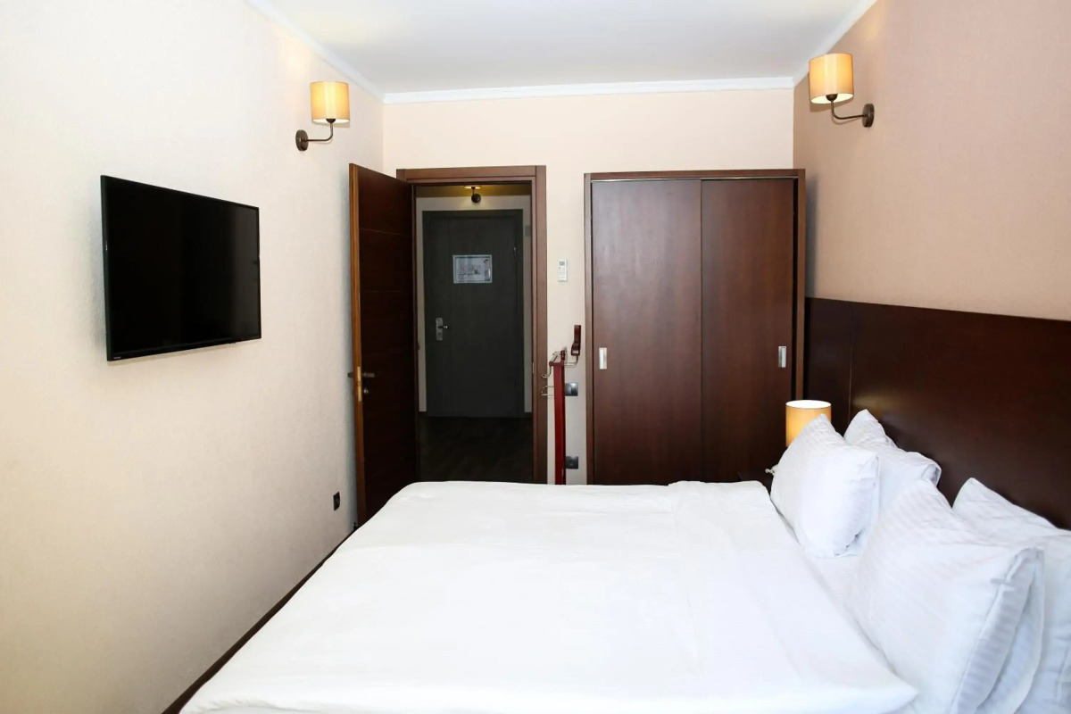 Отель Corner Inn