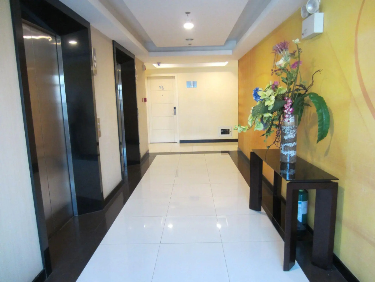 The Exchange Regency Residence Hotel
