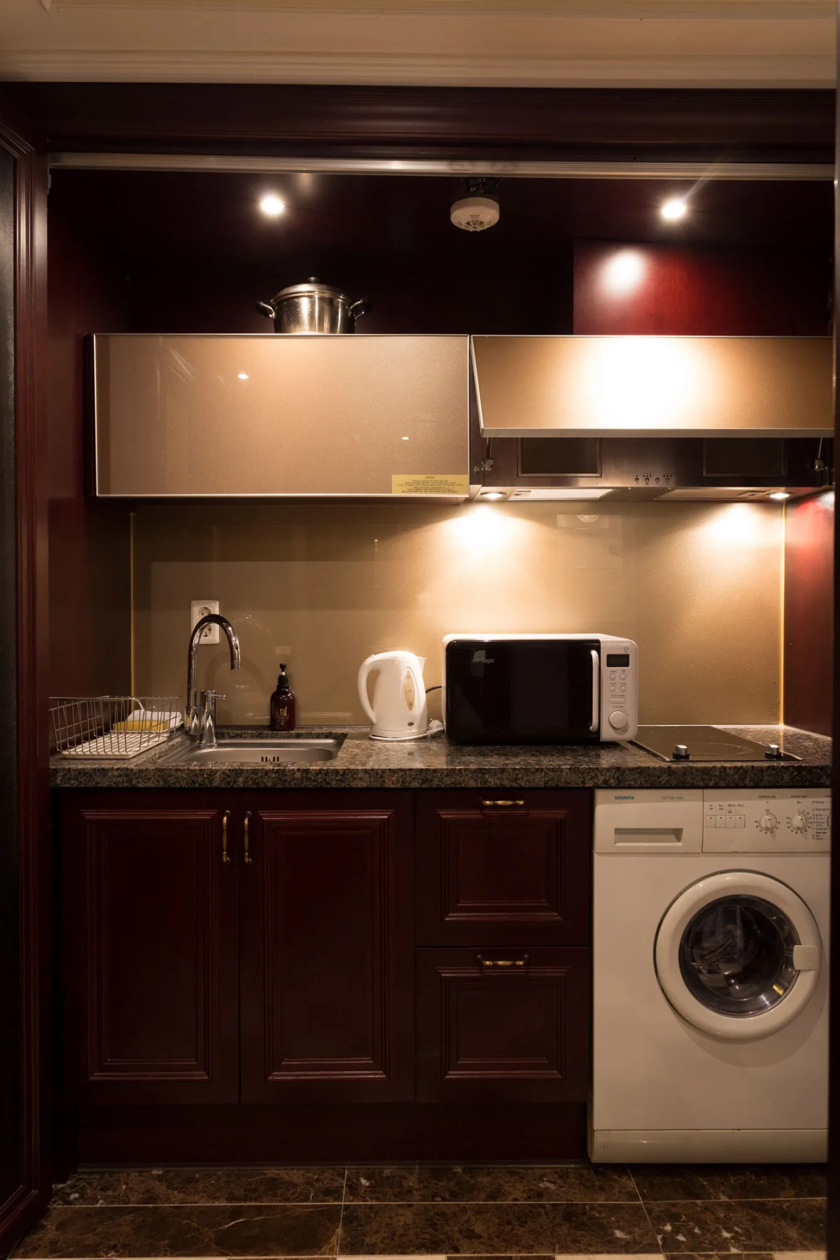 Yeoksam Artnouveau City Hotel and Residence