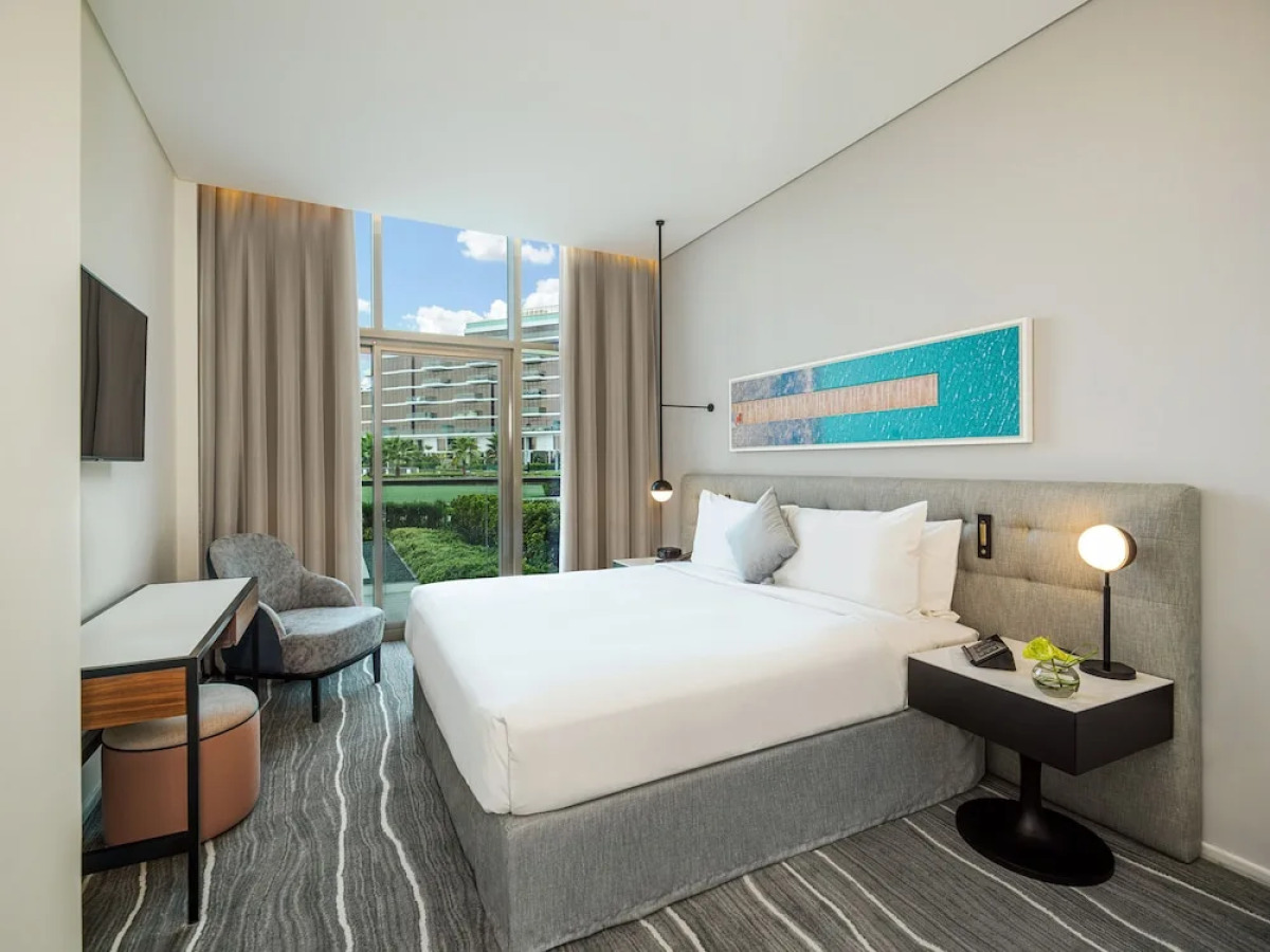 Th8 Palm Dubai Beach Resort, Vignette Collection, by IHG