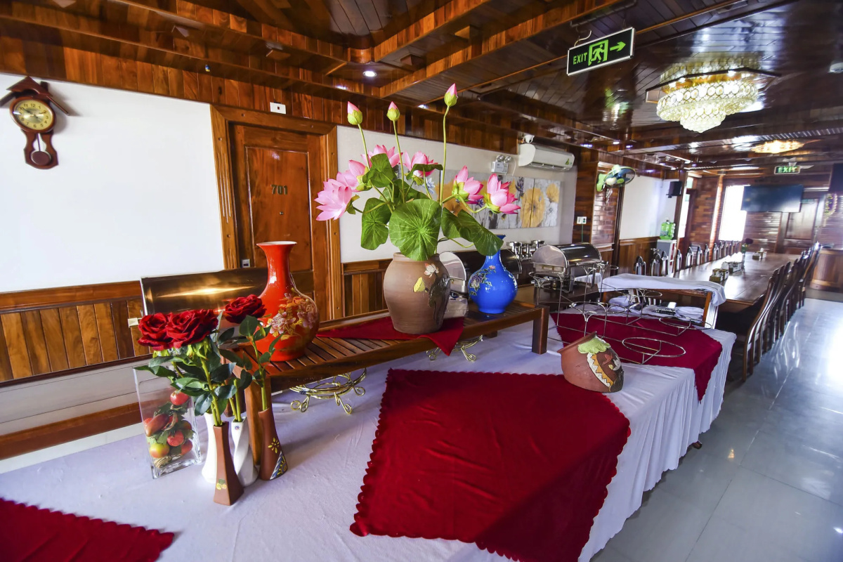 San San Hotel