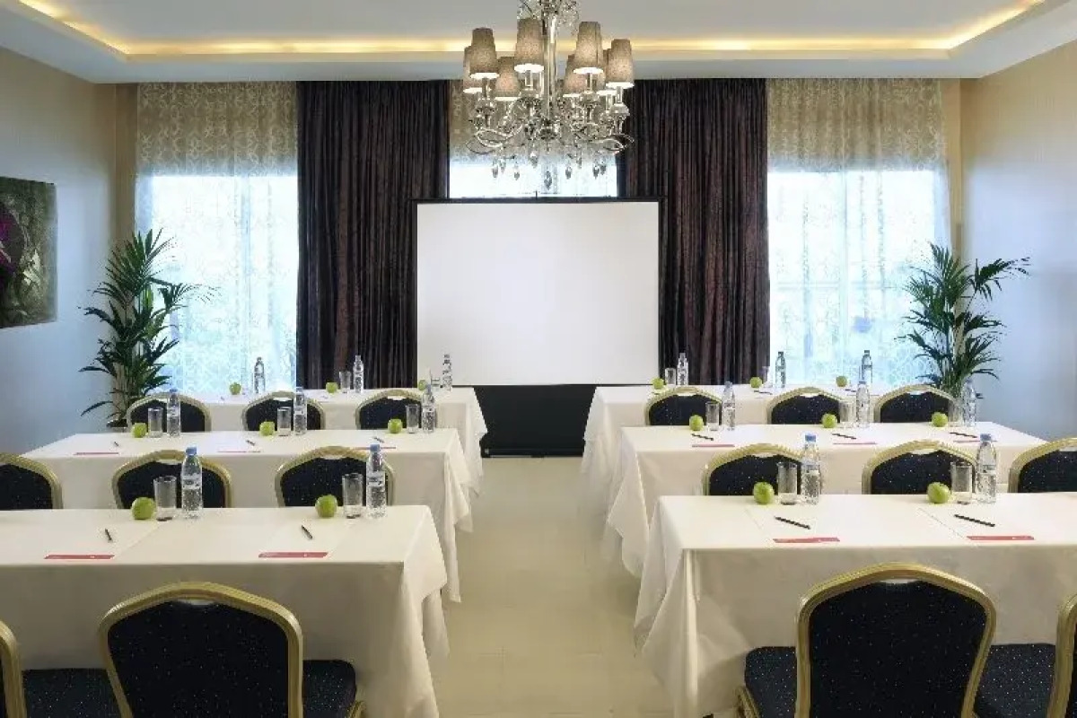 Отель Ramada by Wyndham Downtown Dubai