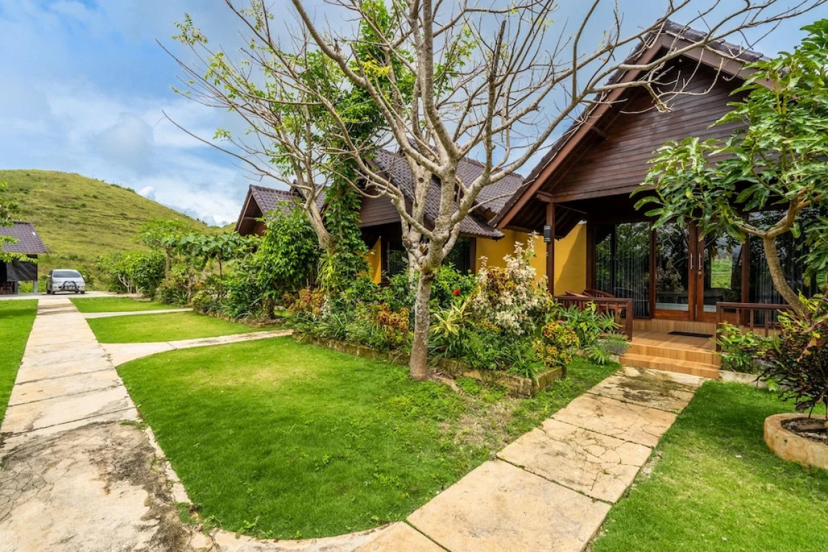 Pini Sentana Village