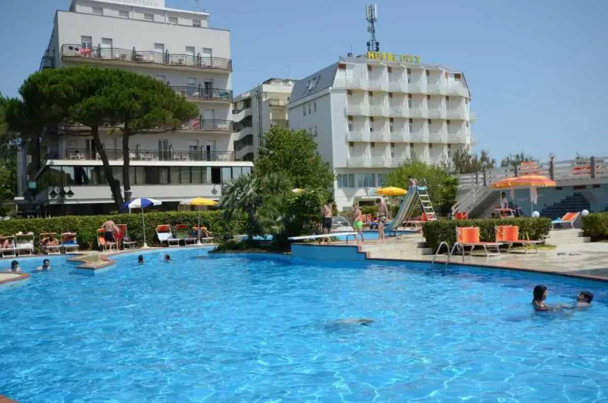 Hotel City Beach Resort