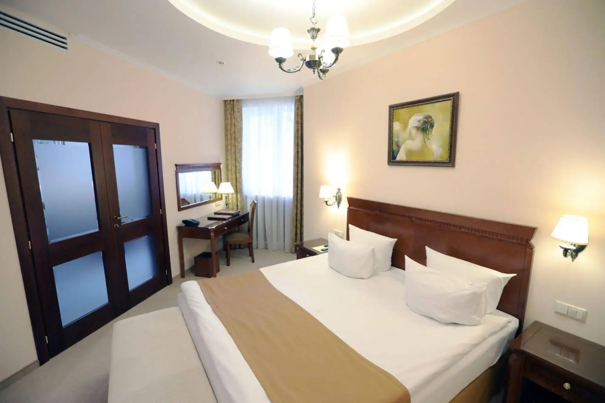 Отель Вэйлер