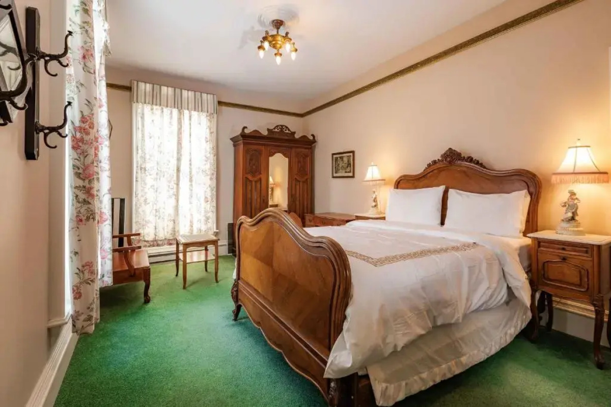 Amethyst Inn at Regents Park