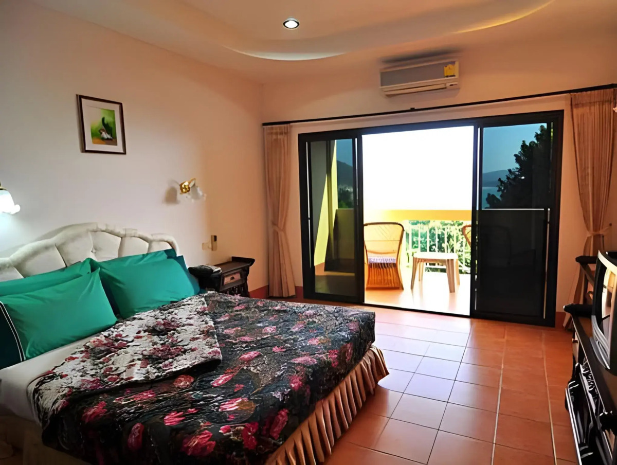 Baan Karon Hill Phuket Resort