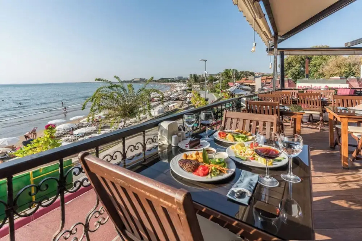 Tropic Beach Club Side