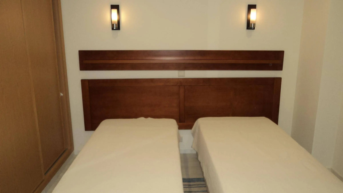 Parque Mourabel, Oasis Village, Pe do Lago