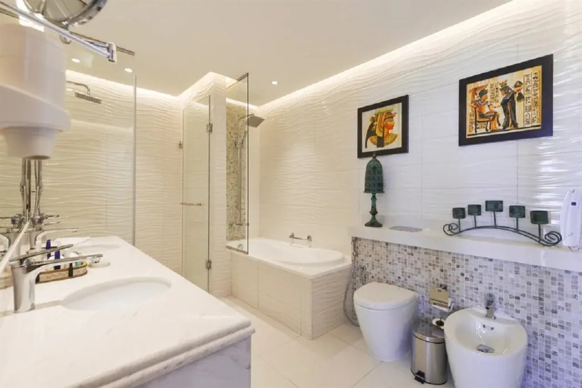 Royal Central Hotel & Resort — the Palm