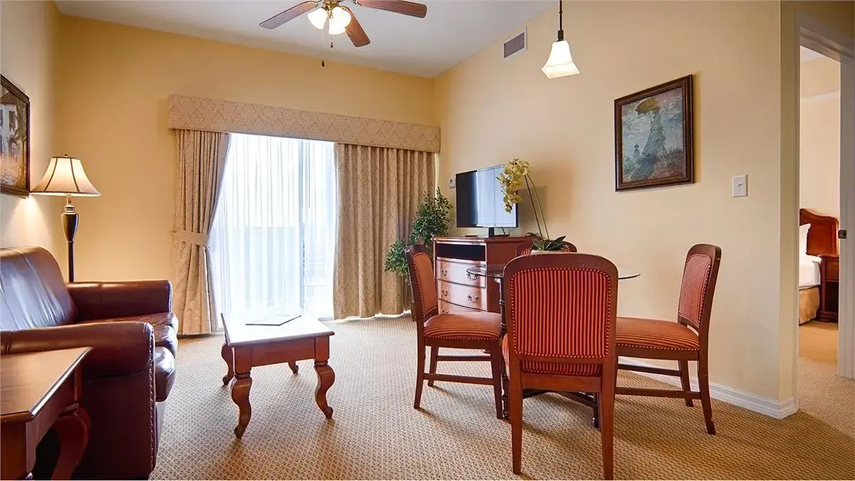 The Point Hotel & Suites