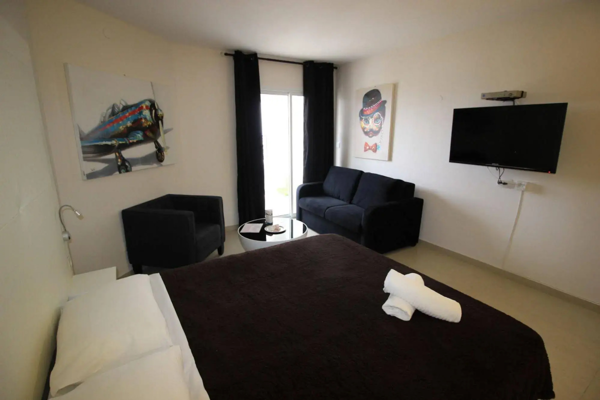 Rich Royal Suites