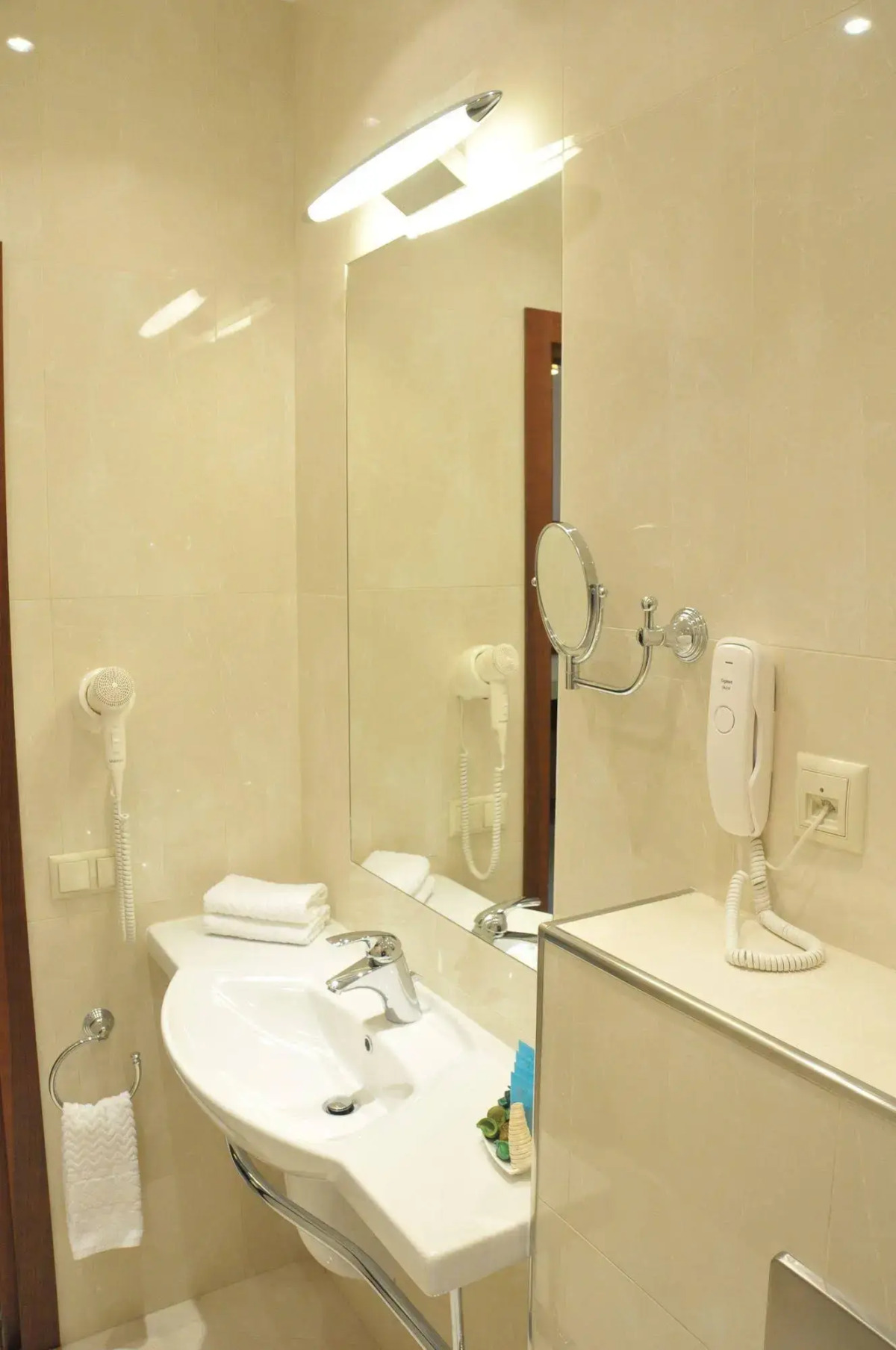 Отель Вэйлер