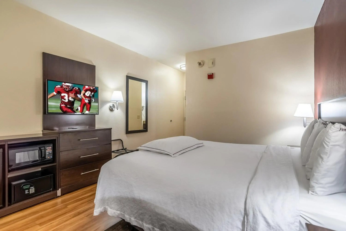 Red Roof Inn PLUS+ Long Island - Garden City