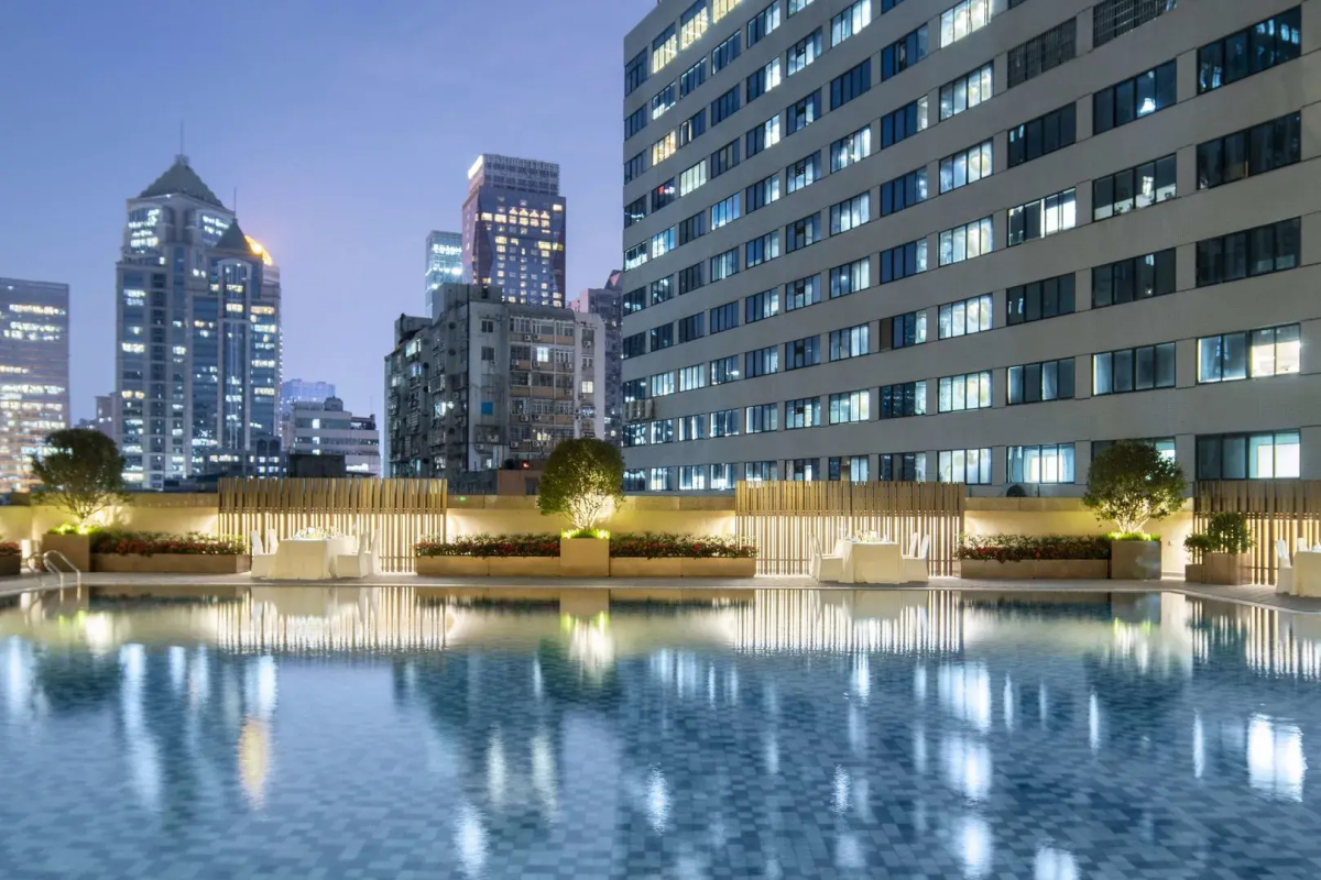 Yuexiu Hotel Guangzhou,Curio Collection by Hilton-Free shuttle between hotel and Exhibition Center during Canton Fair & Exhibitor Registration Counter