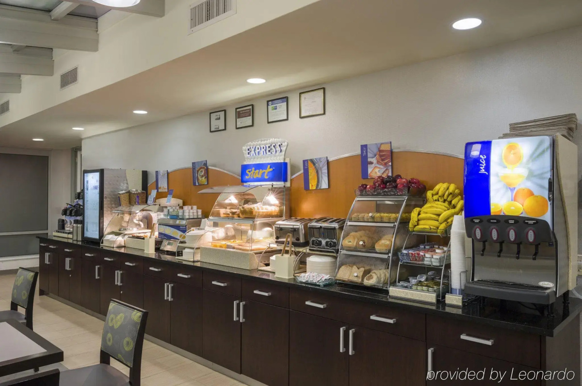 Holiday Inn Express New York City- Wall Street by IHG