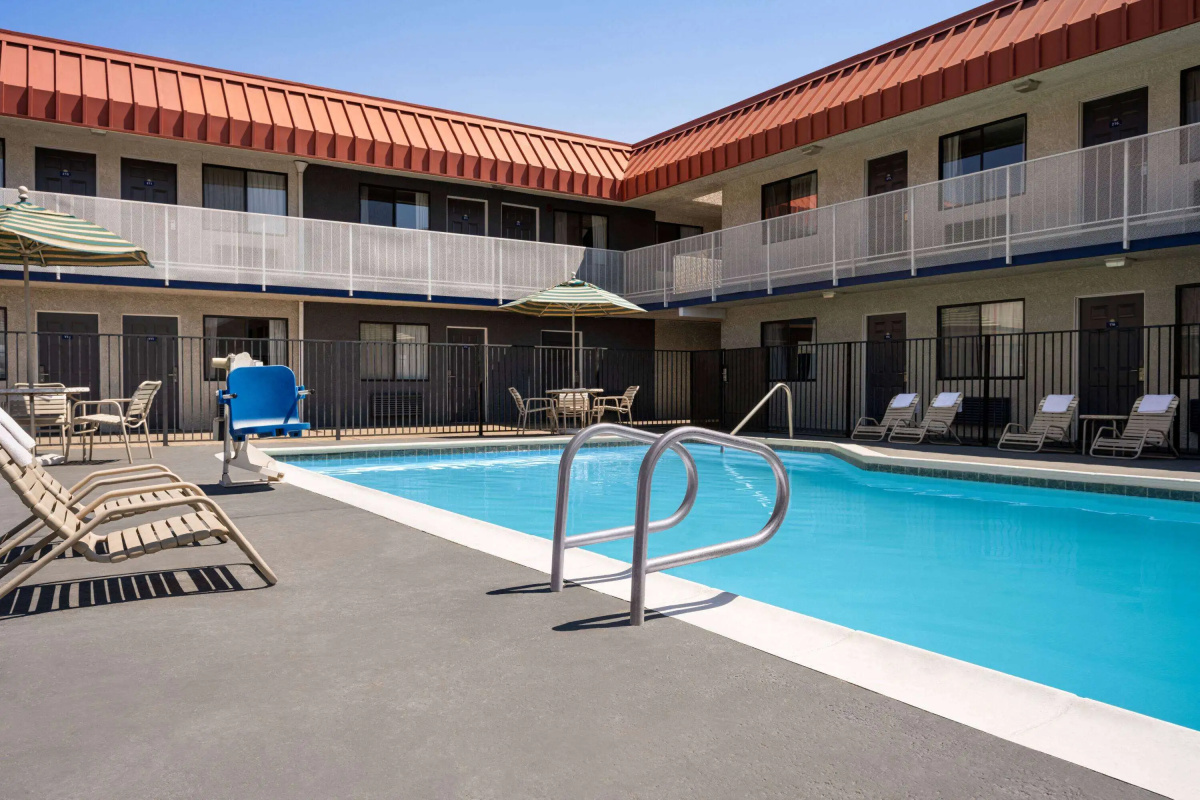Days Inn by Wyndham Fresno South