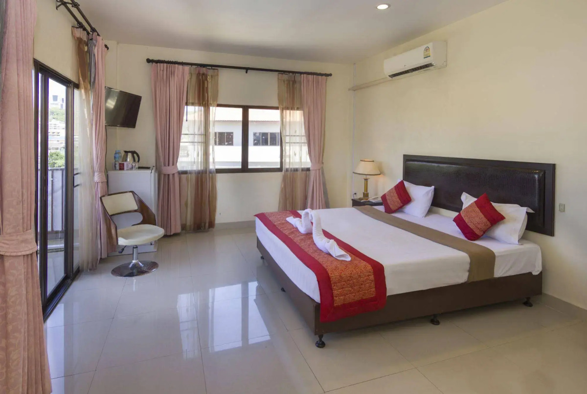 Royal Q&D Suites Hotel