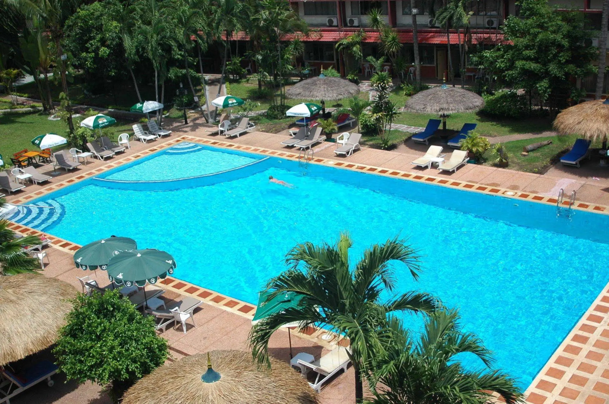 Basaya Beach Hotel & Resort