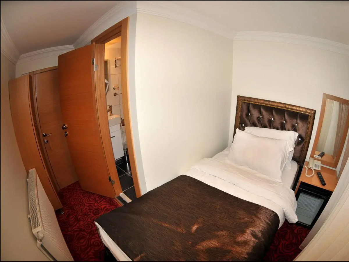 Palace Point Hotel