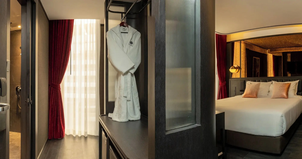 The Gravitique Hotel Khaosan