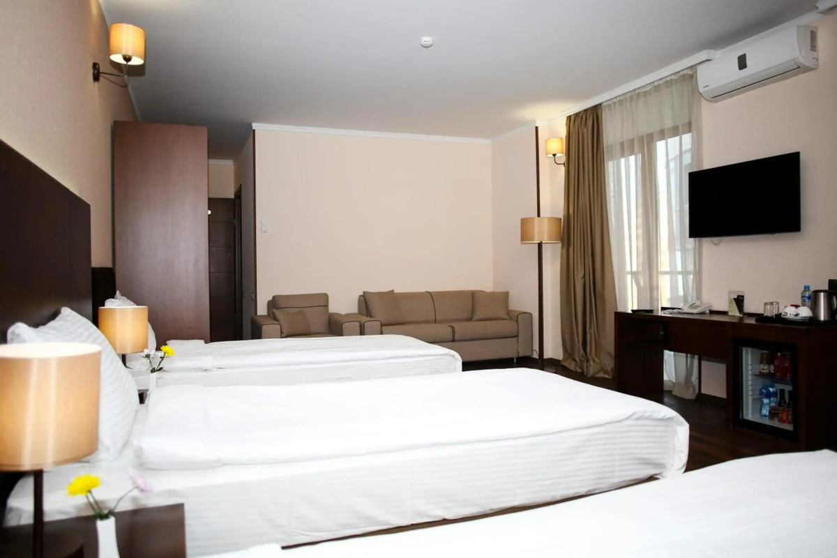 Отель Corner Inn