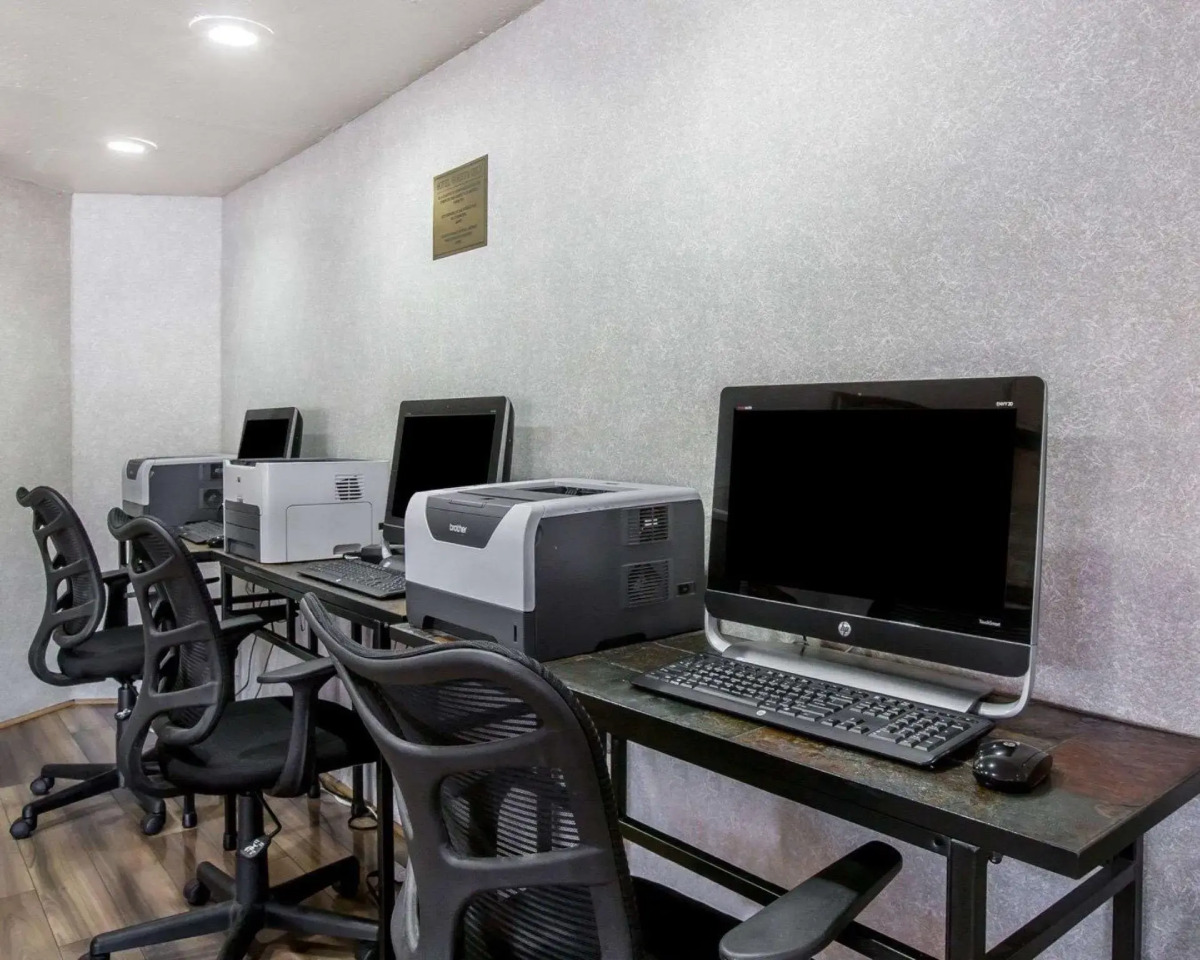 Quality Inn View of Lake Powell - Page