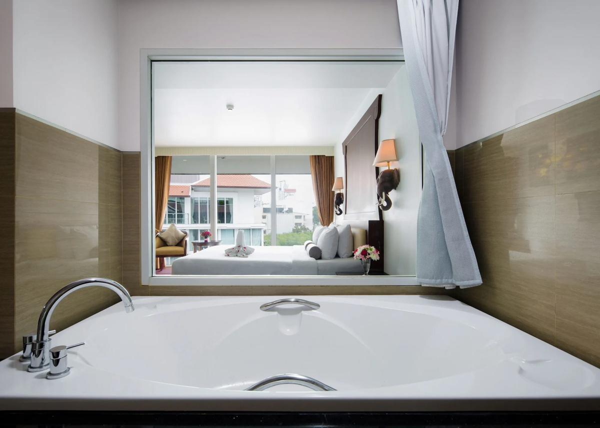 Aiyara Grand Hotel