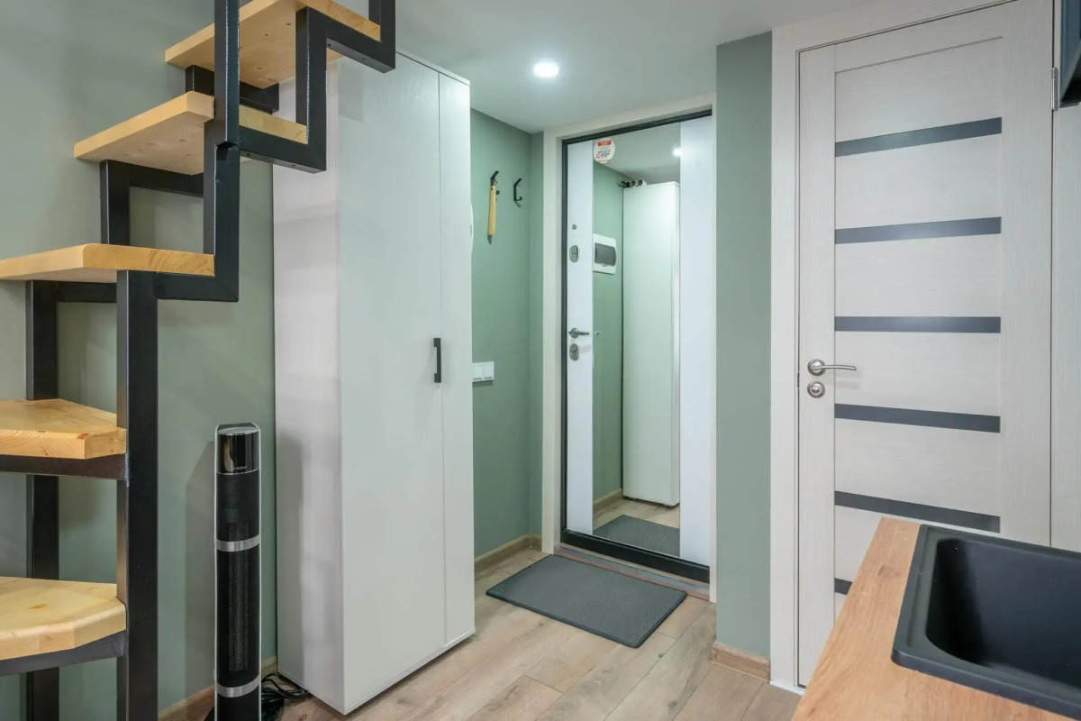 Метры в центре на Греческом проспекте 17