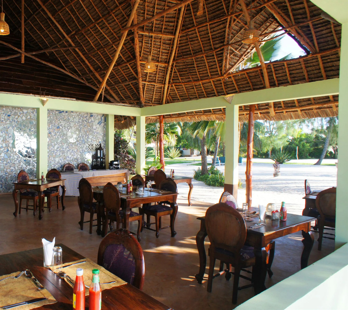 Smiles Beach Hotel