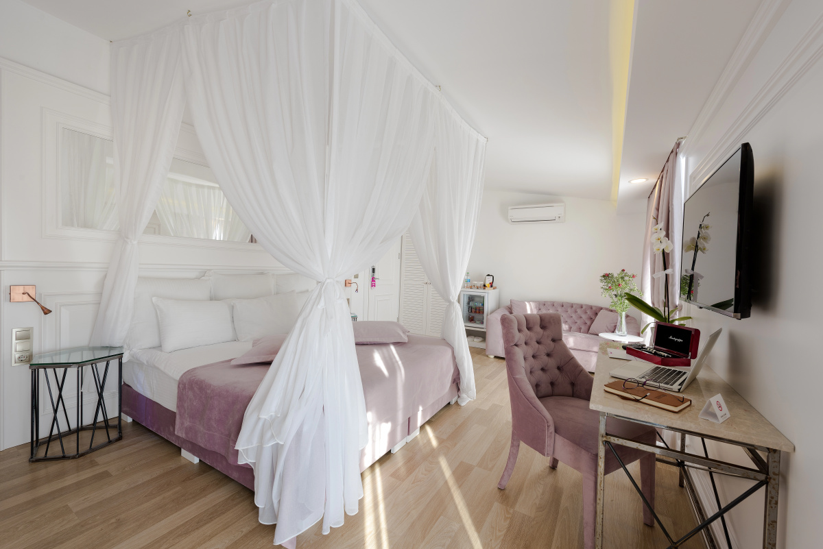 Nun Hotel Lara