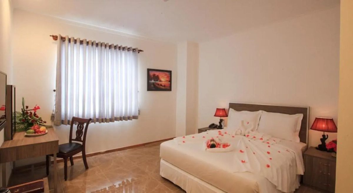 Den Long Do Hotel & Restaurant