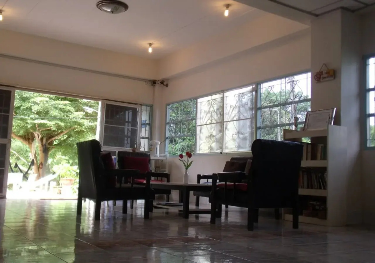 Albatross Guesthouse @ Thungwualaen Beach