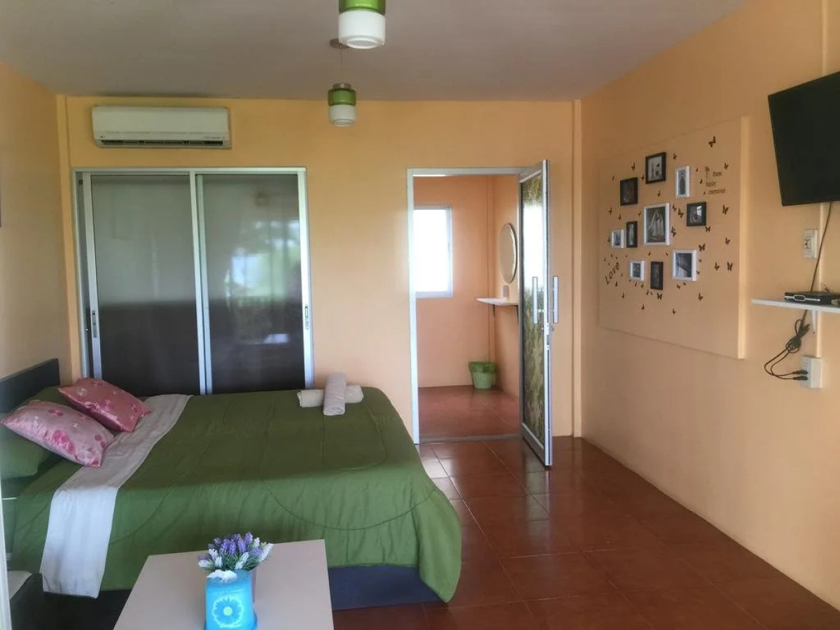 Insook Ko Larn Guesthouse